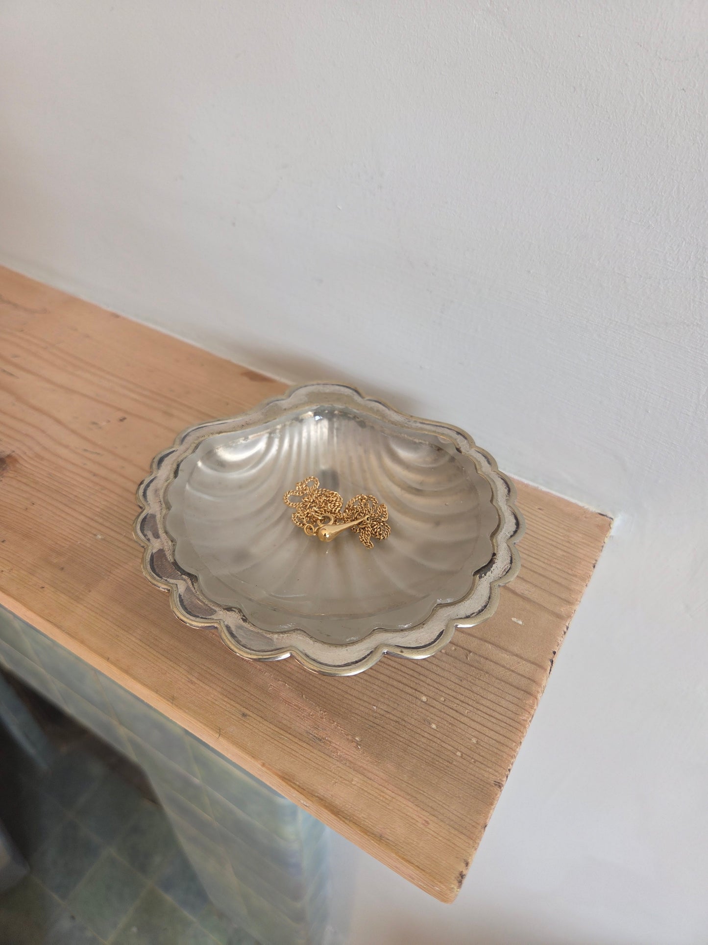 Silver Plated Shell with Glass Insert