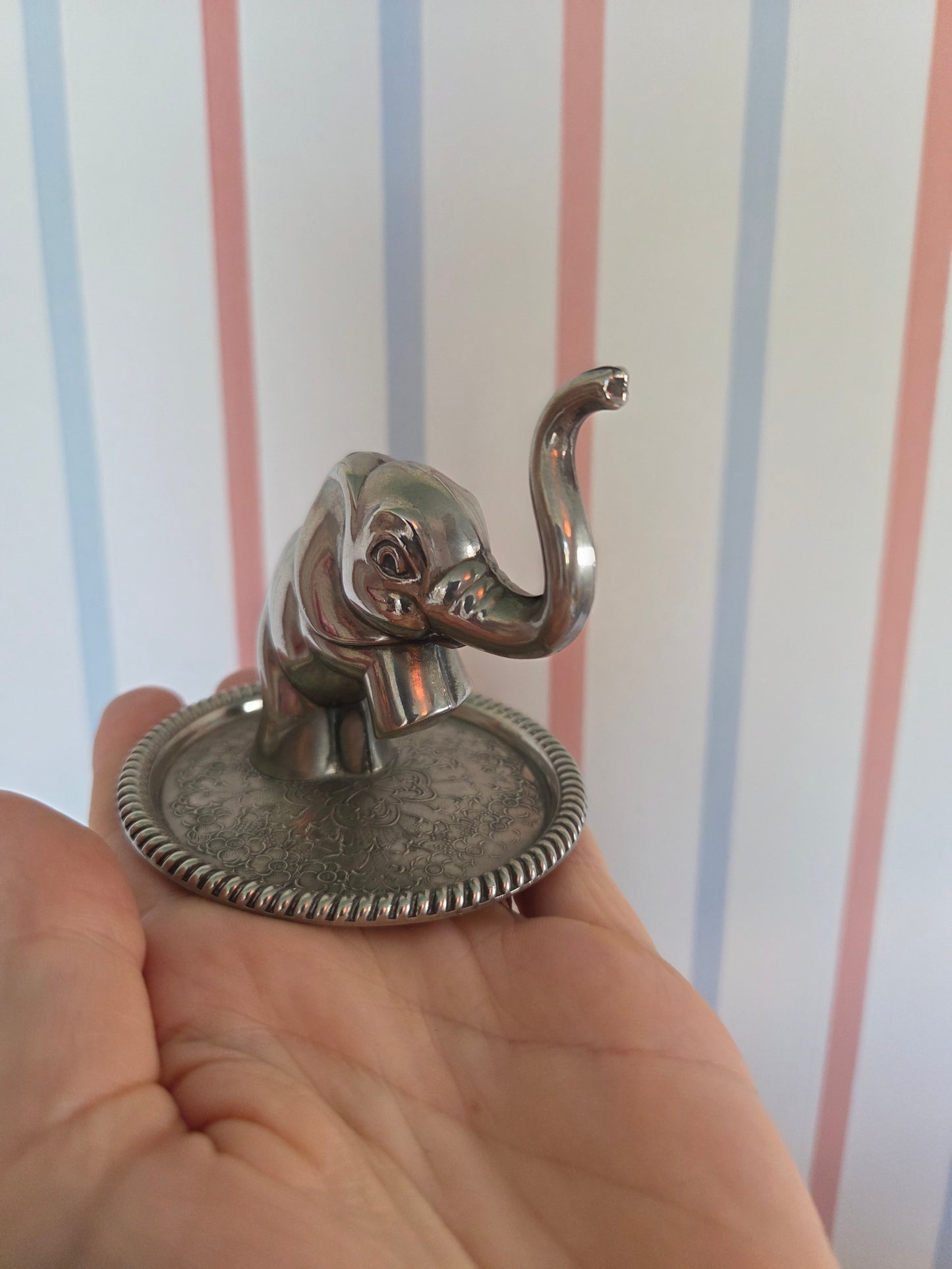 Elephant Ring Holder