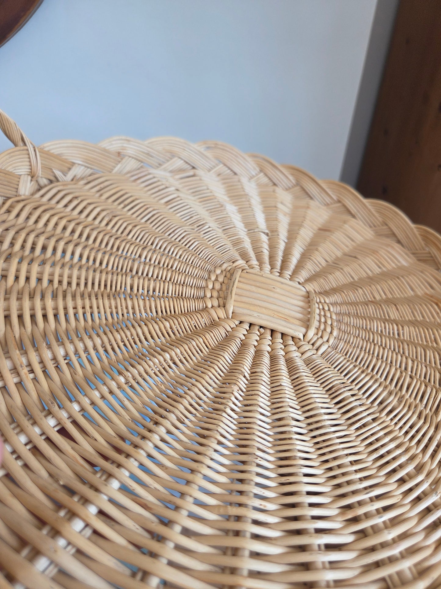 Vintage Flat Wicker Basket (2/2)