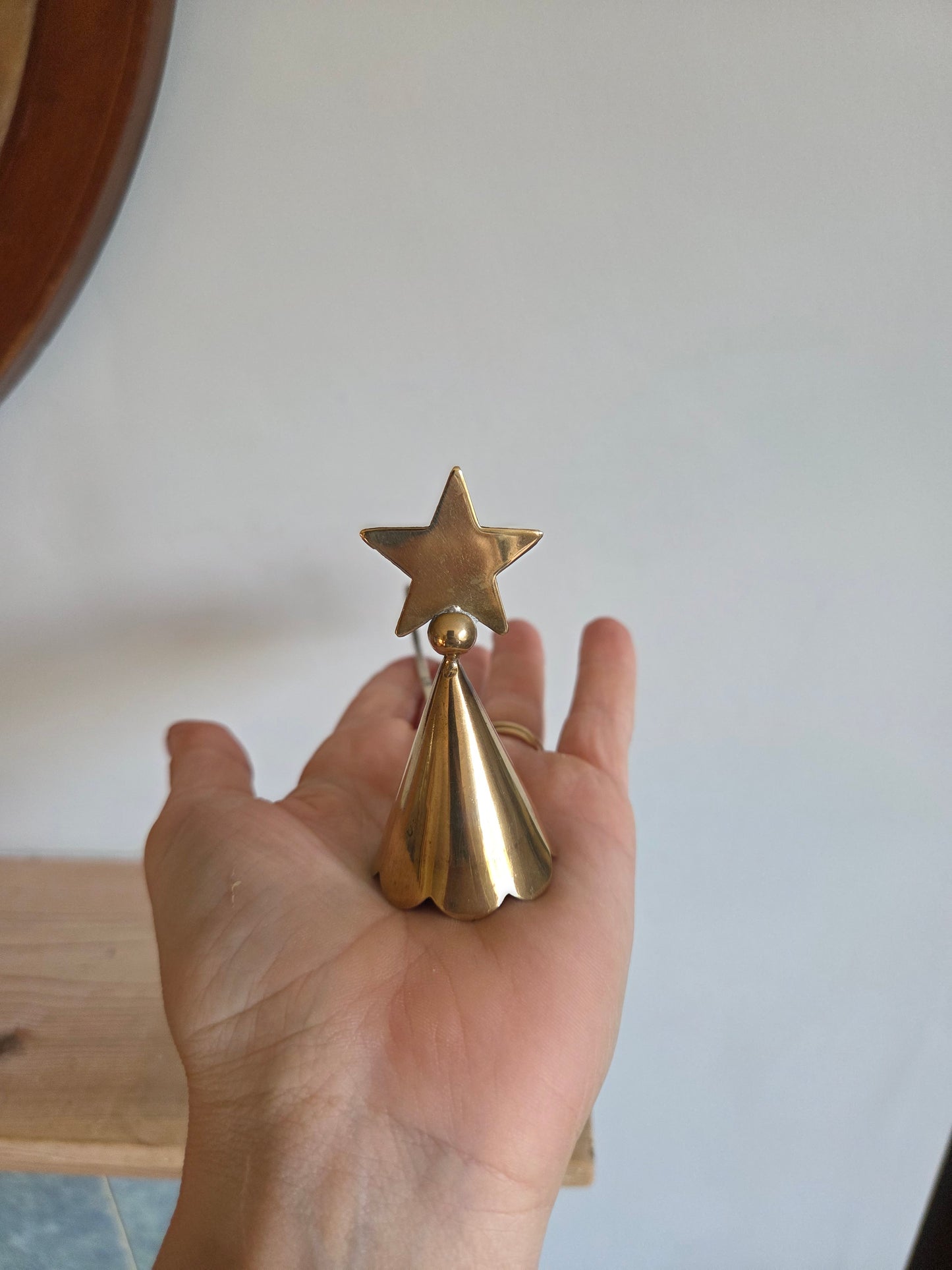 Brass Star Scallop Snuffer