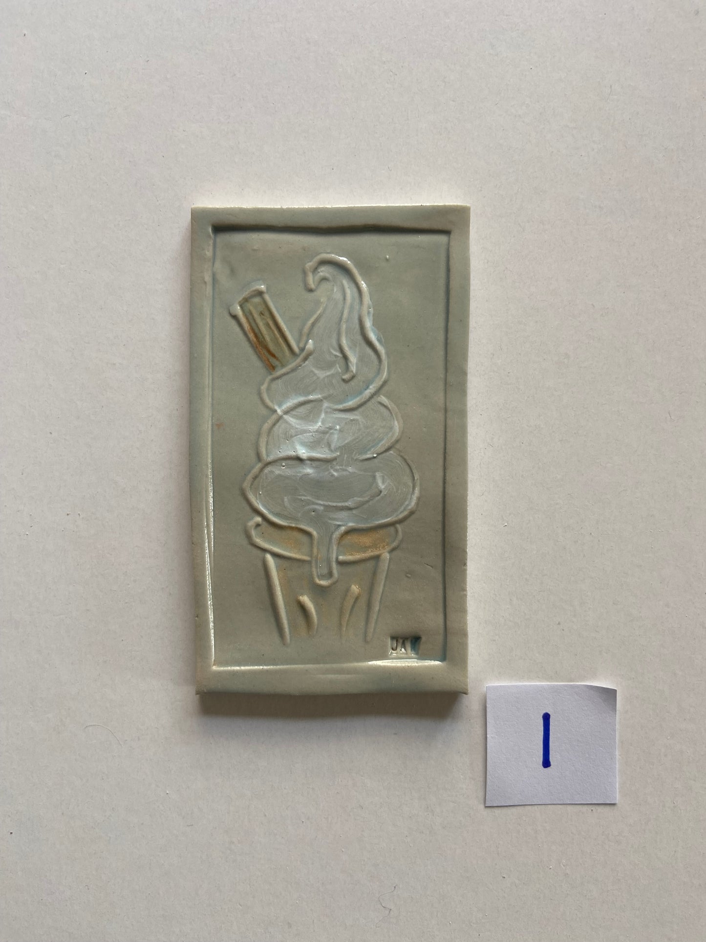 99 Flake 01 by JAW Ceramics