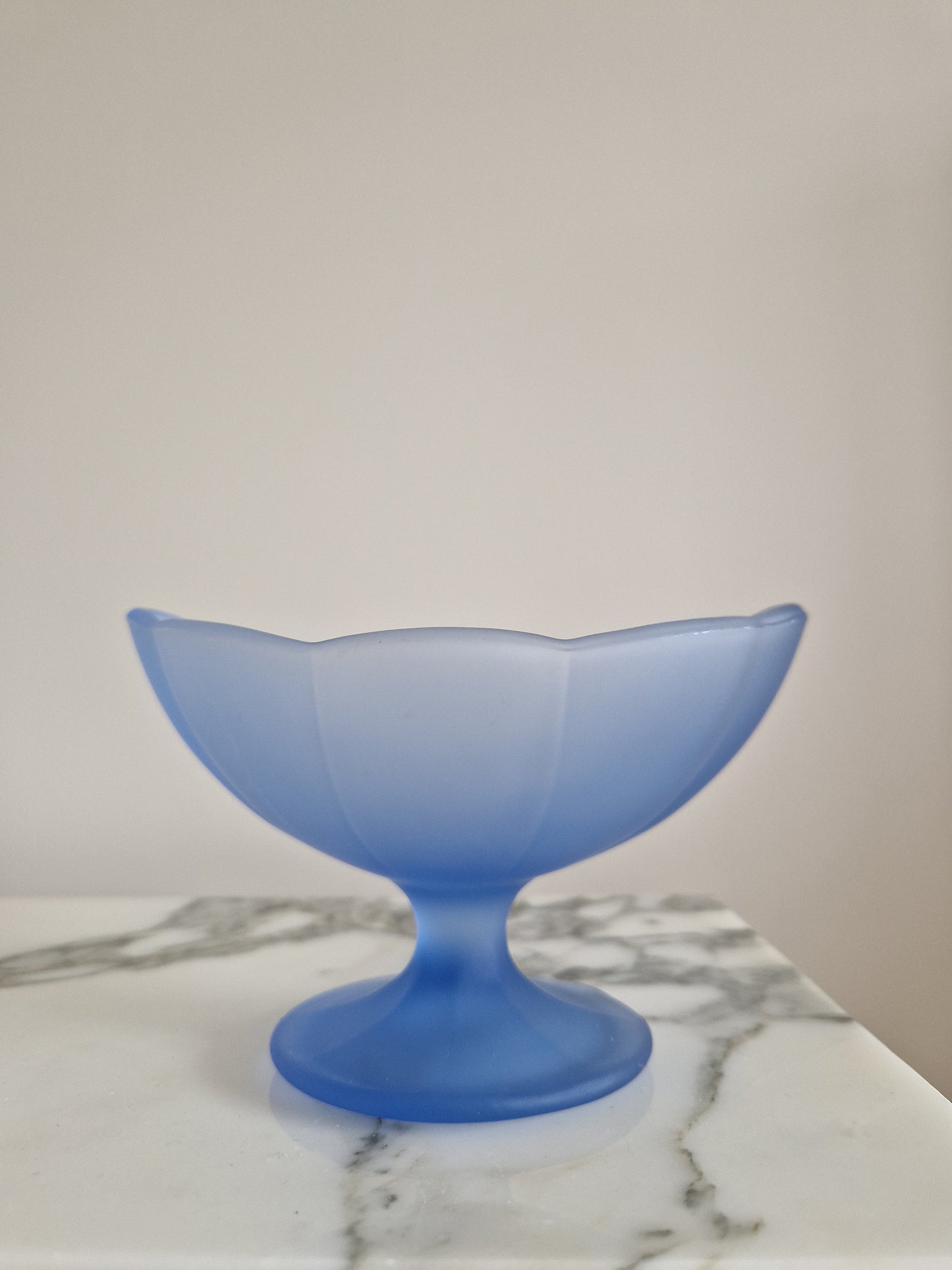A Set Of 6 Art Deco Scallop Dessert Dishes