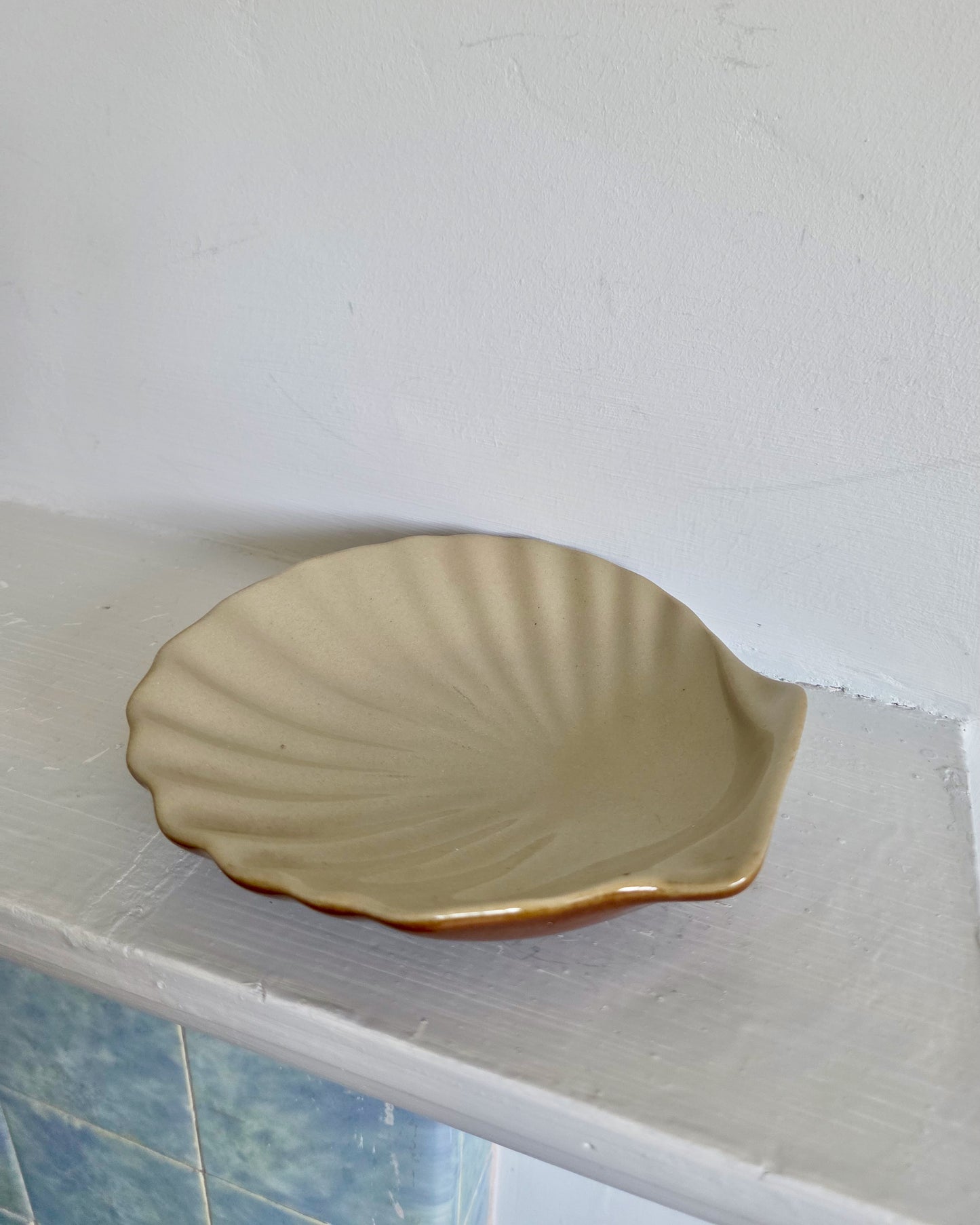 Stoneware Shell Dish