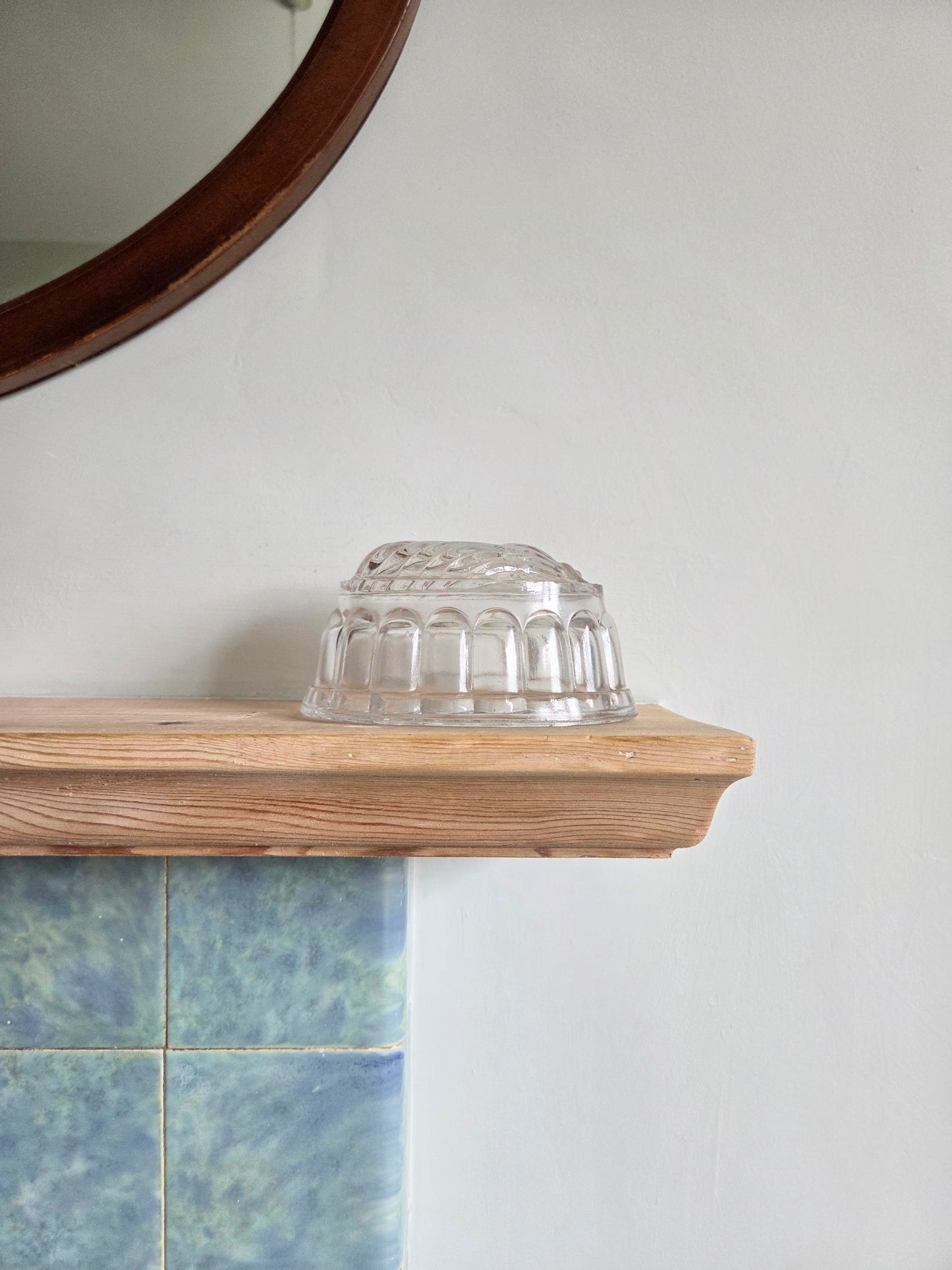 Glass shell jelly mould