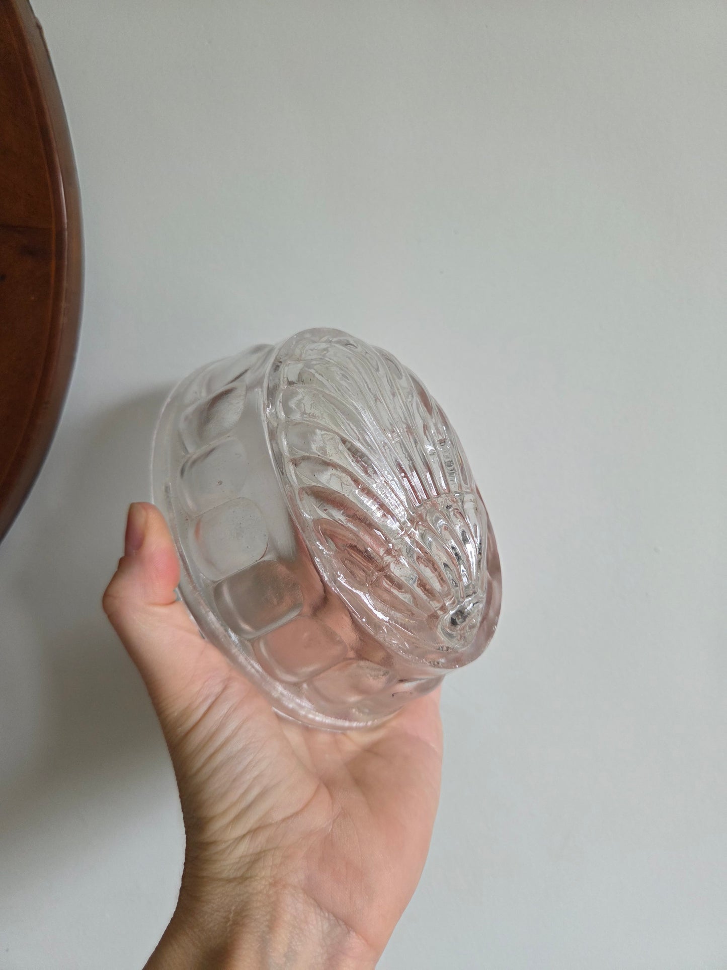 Glass shell jelly mould