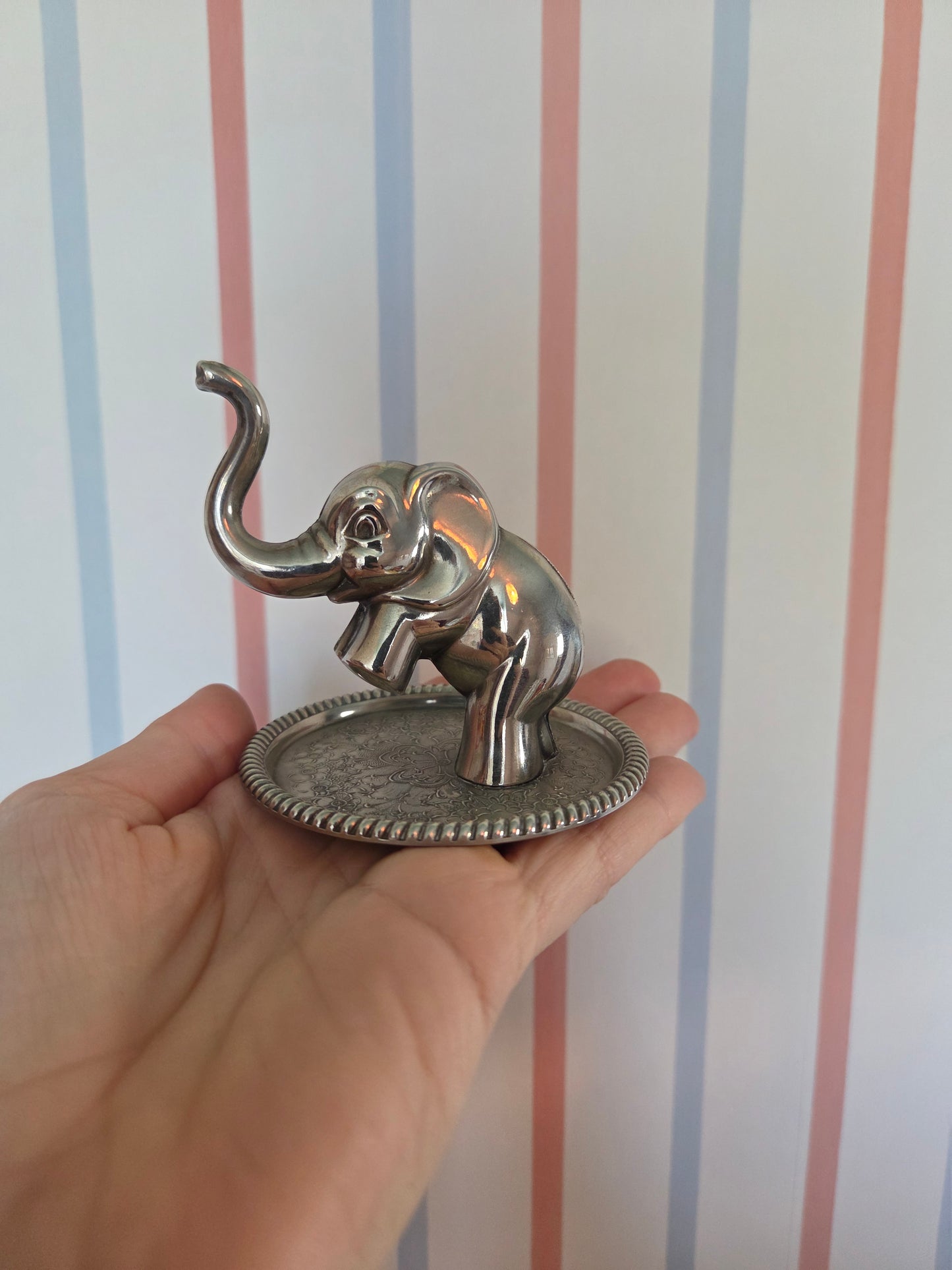 Elephant Ring Holder