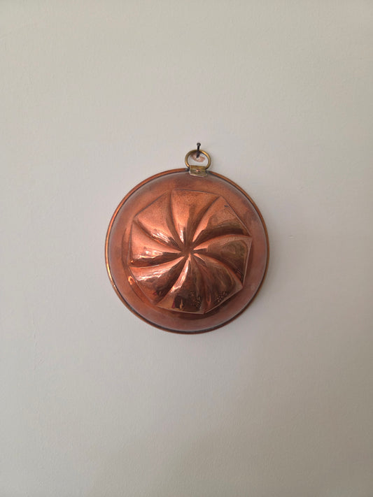 Vintage Copper Mould - Small Swirl