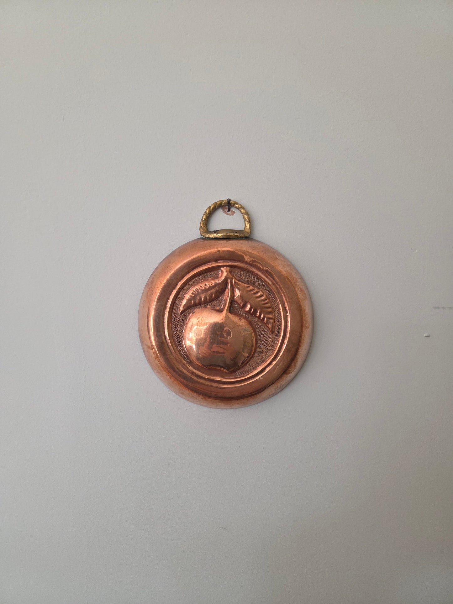Vintage Copper Mould - Handled Apple