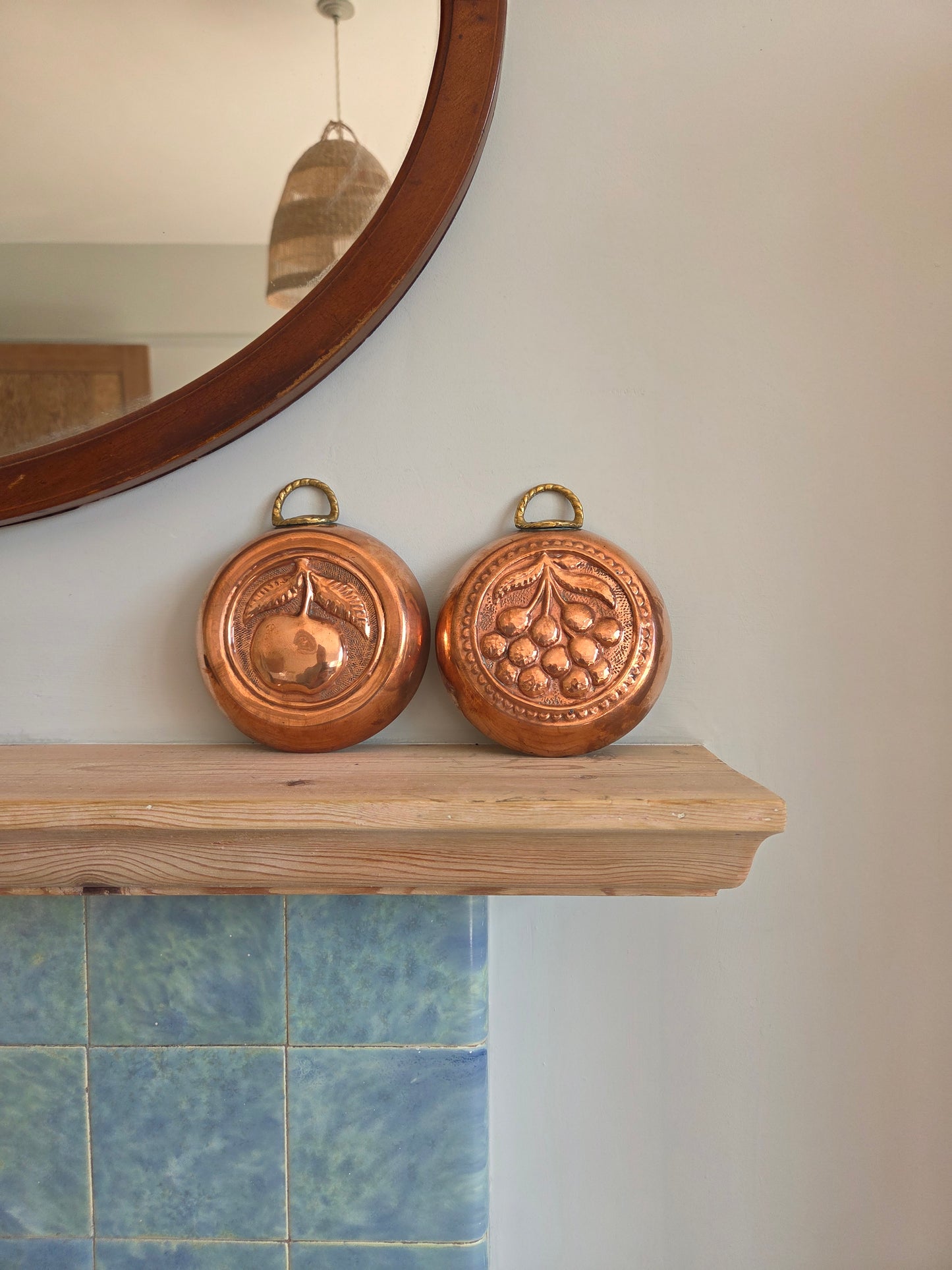 Vintage Copper Mould - Handled Apple