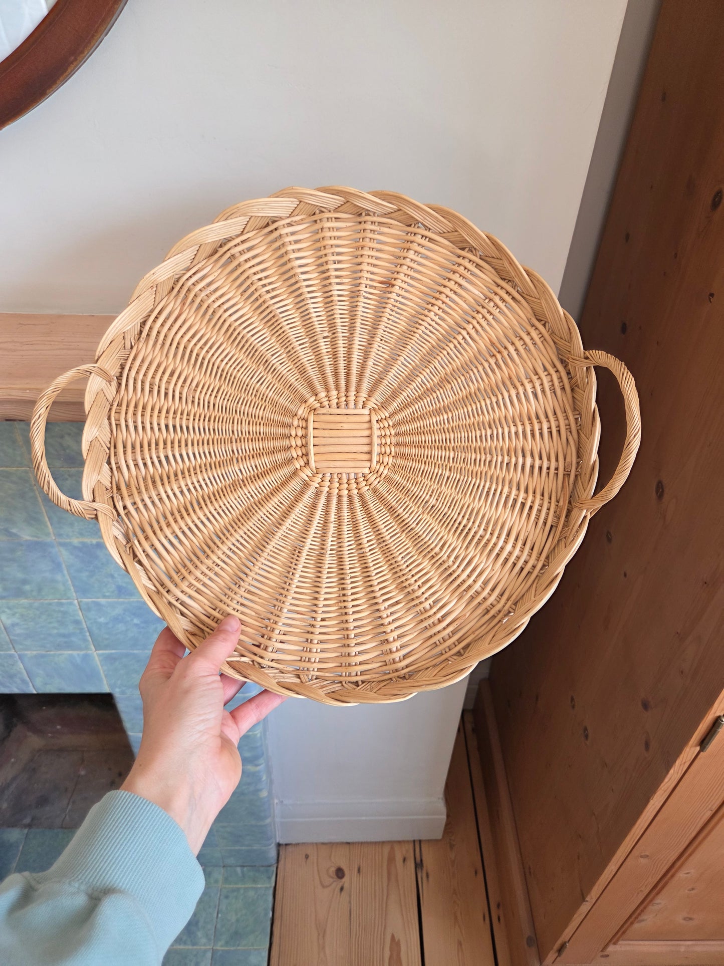 Vintage Flat Wicker Basket (2/2)