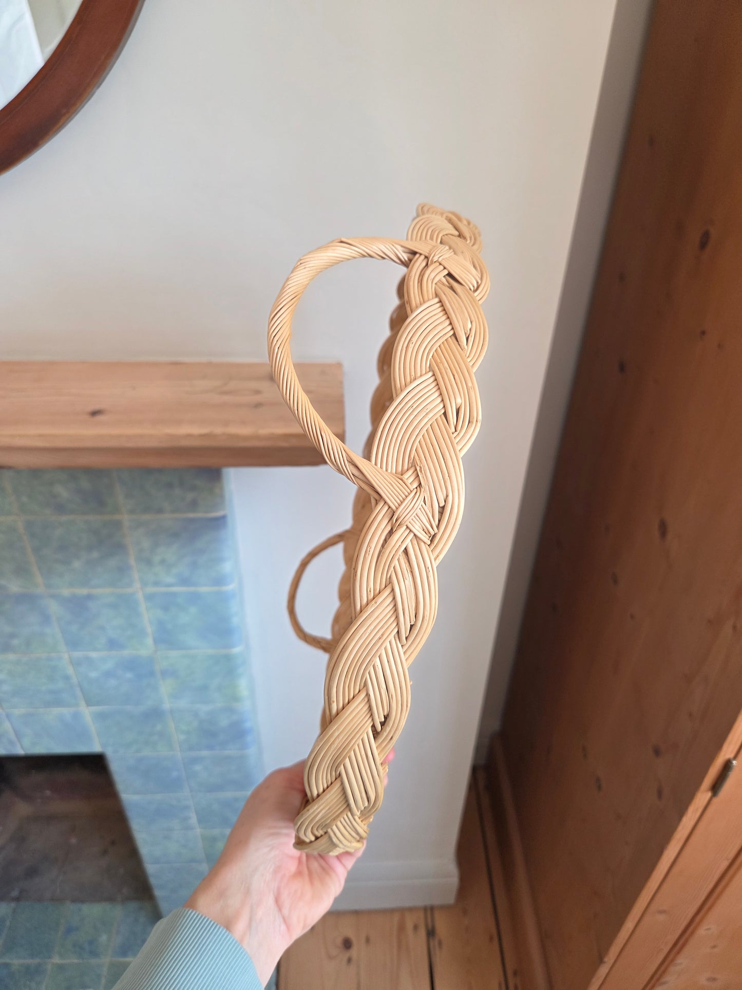 Vintage Flat Wicker Basket (2/2)