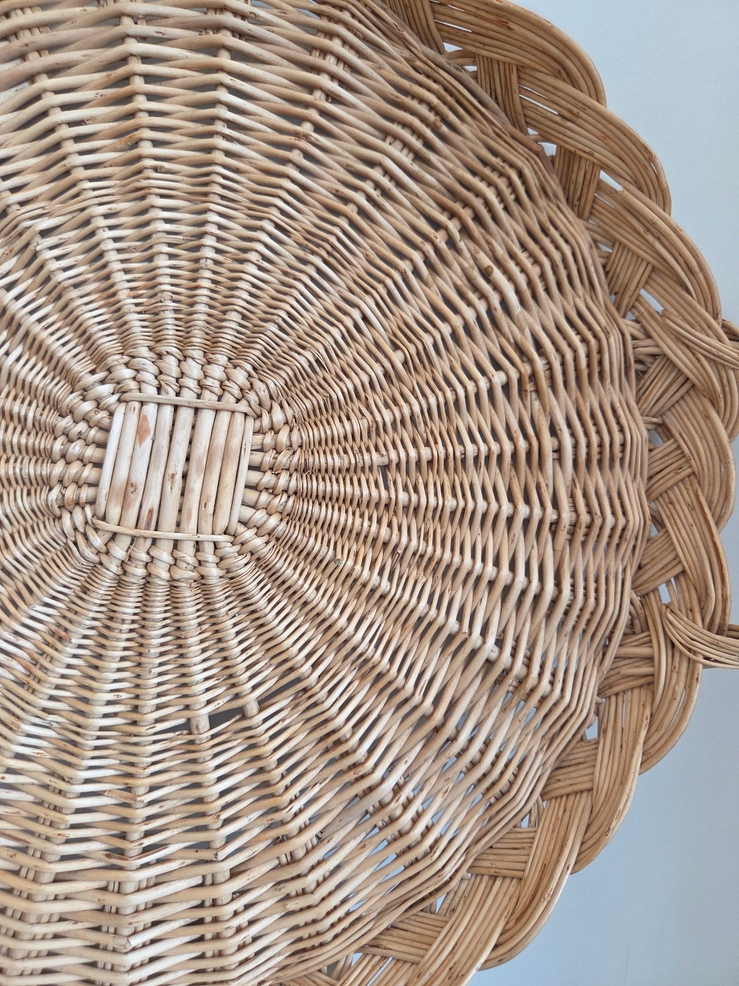 Vintage Flat Wicker Basket (1/2)