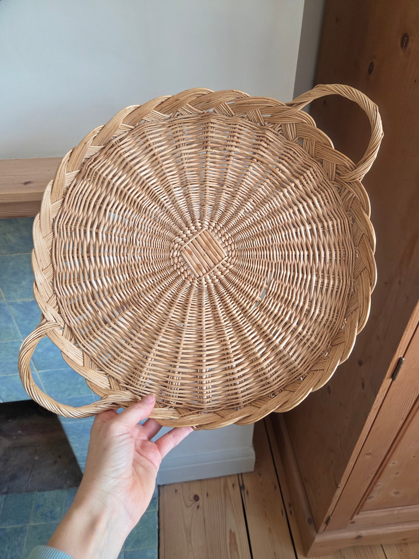 Vintage Flat Wicker Basket (1/2)