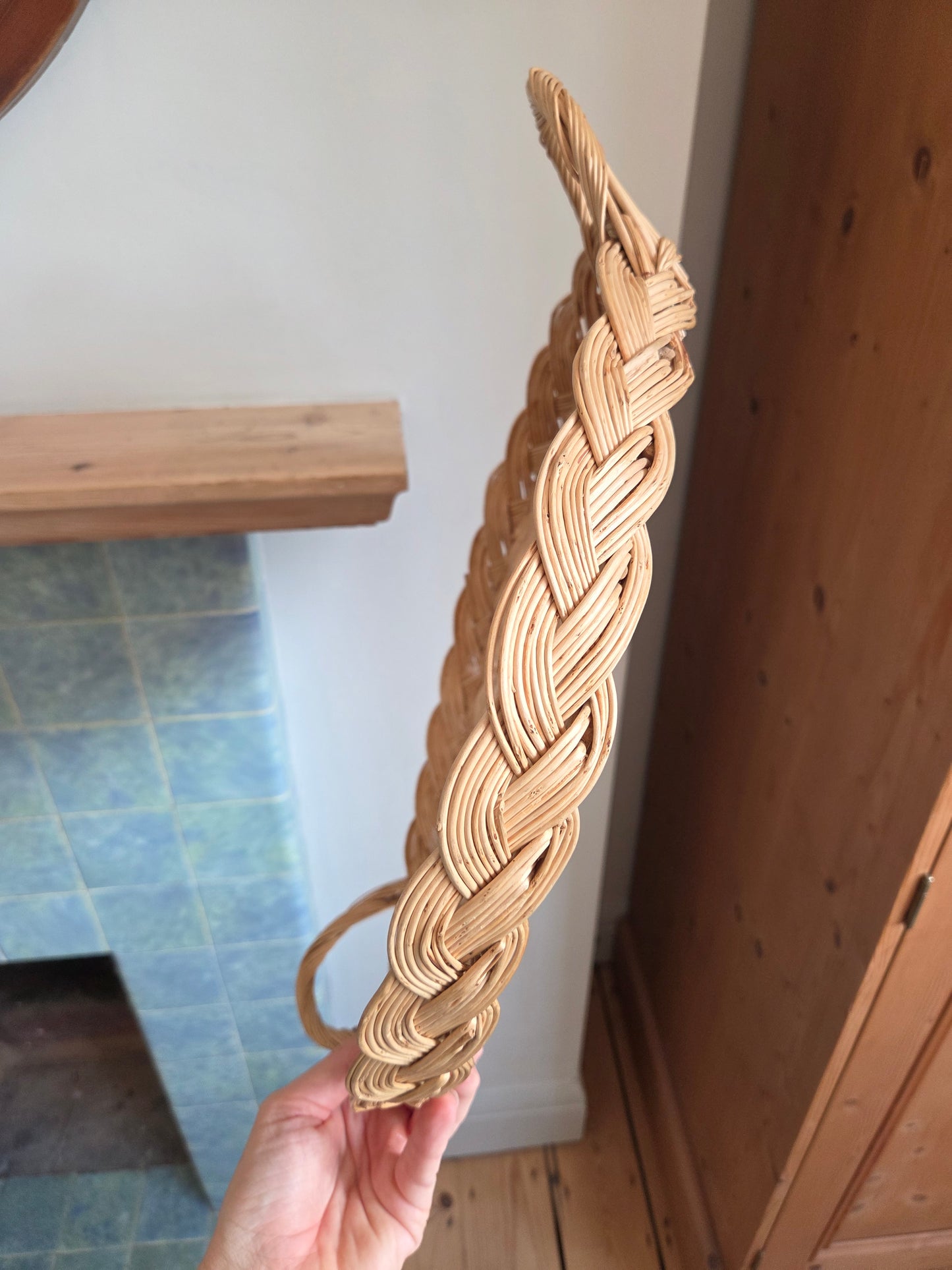 Vintage Flat Wicker Basket (1/2)