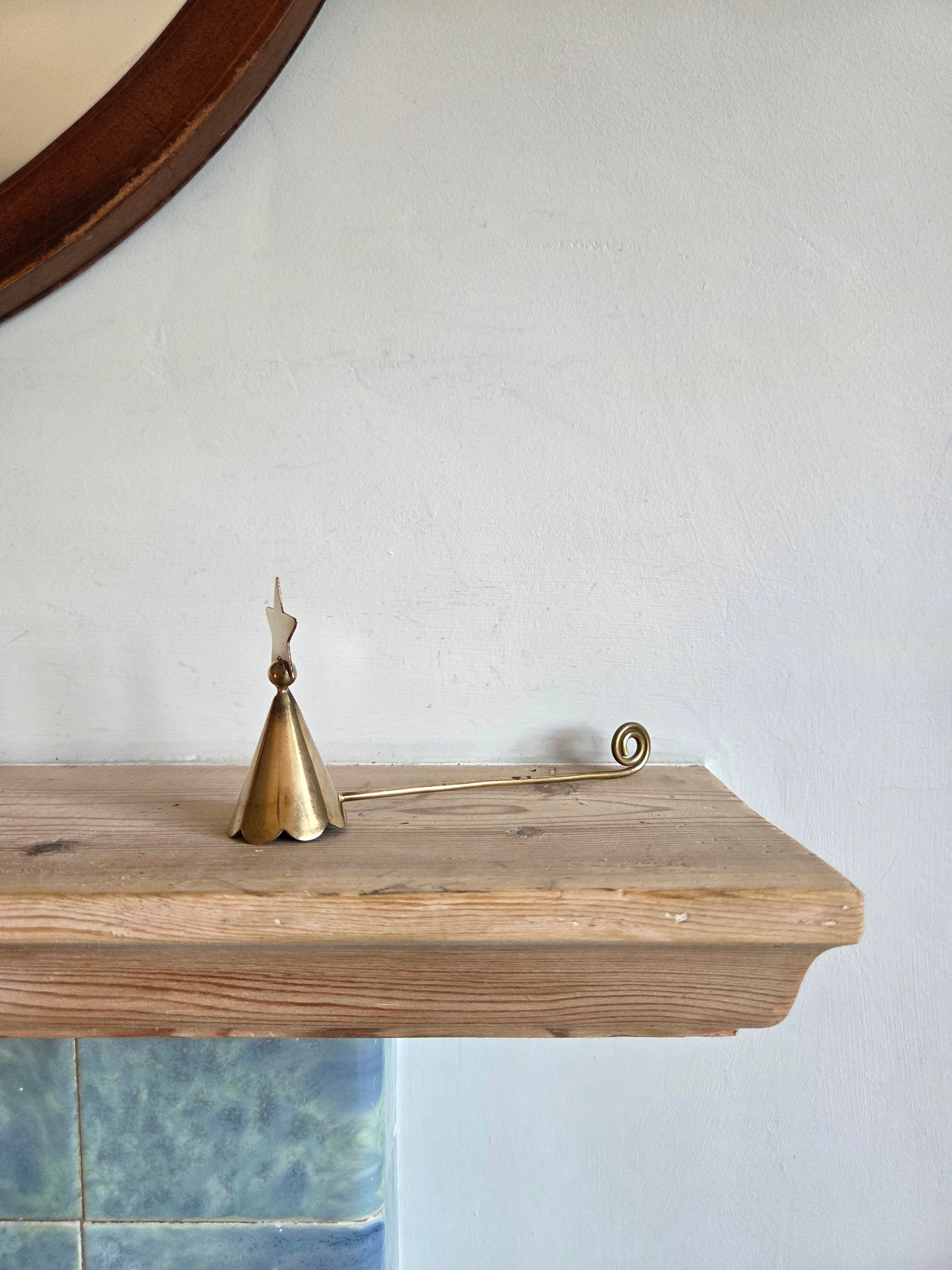 Brass Star Scallop Snuffer