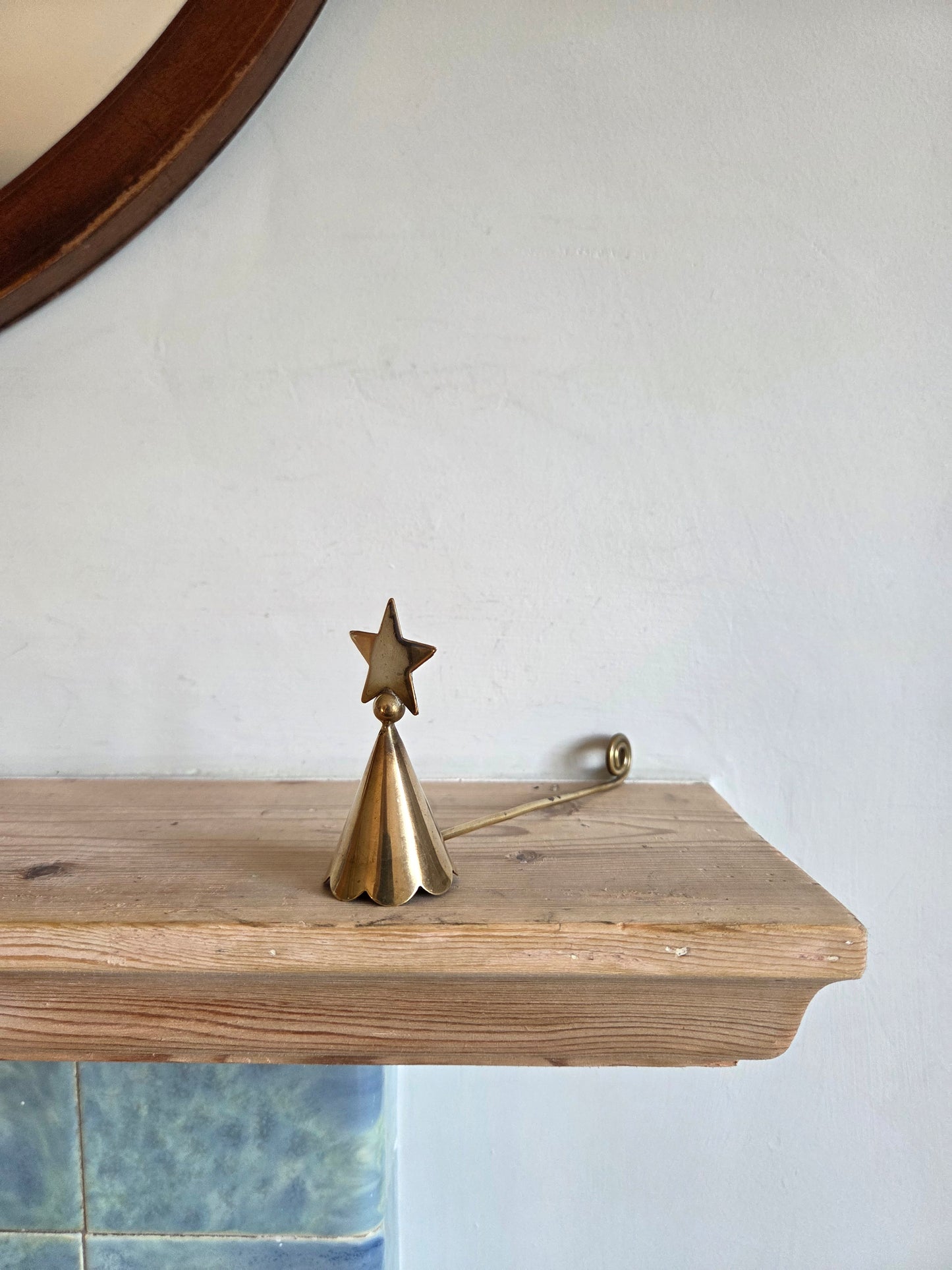 Brass Star Scallop Snuffer