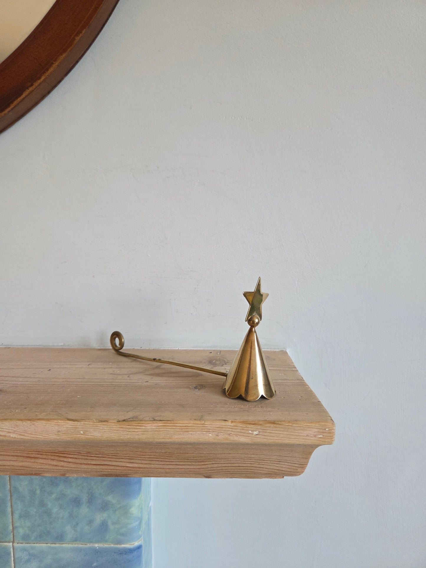 Brass Star Scallop Snuffer