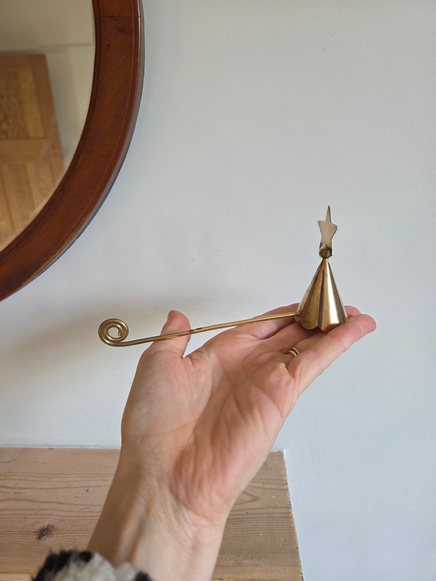 Brass Star Scallop Snuffer