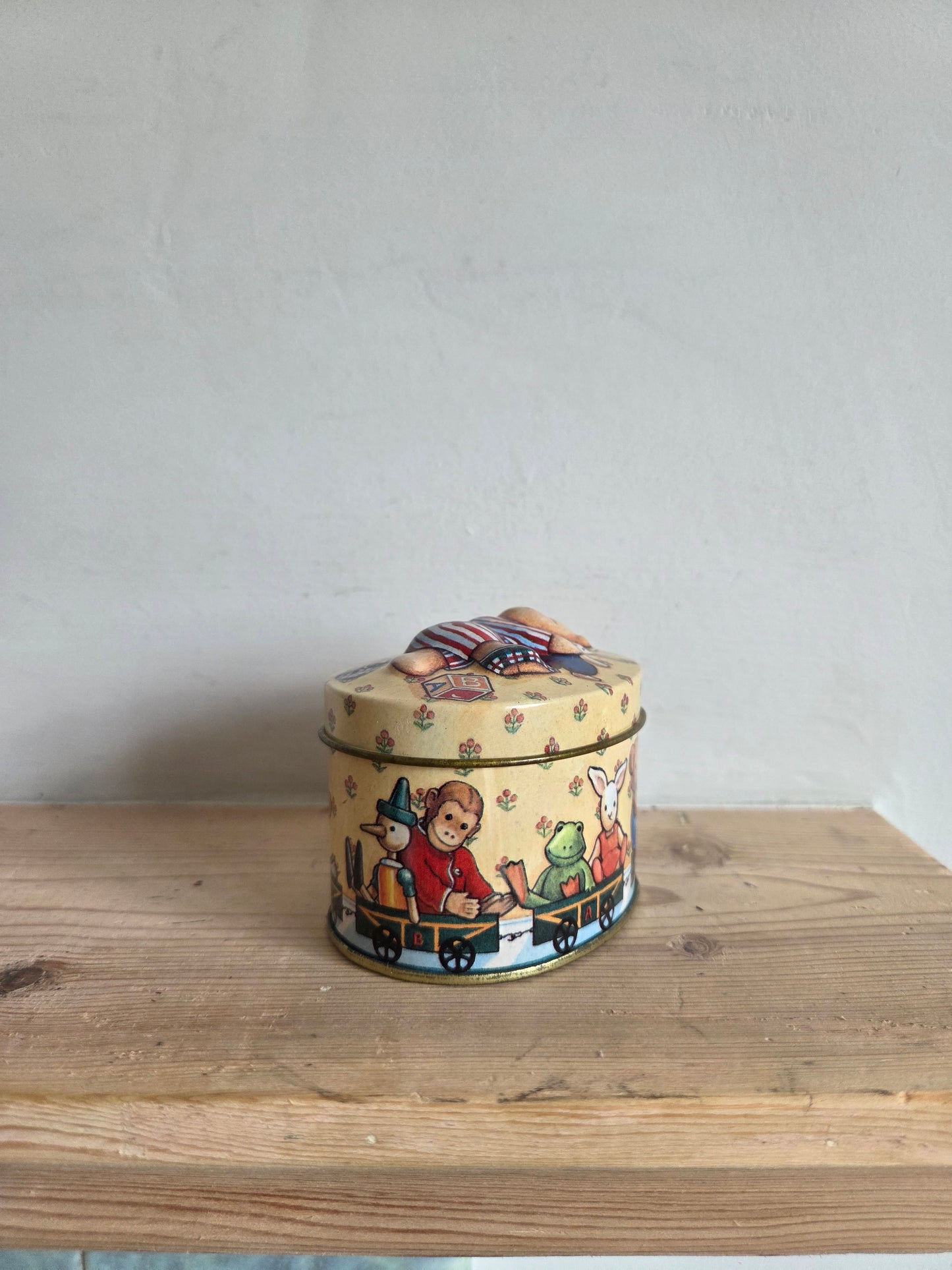 Vintage Childs Tin