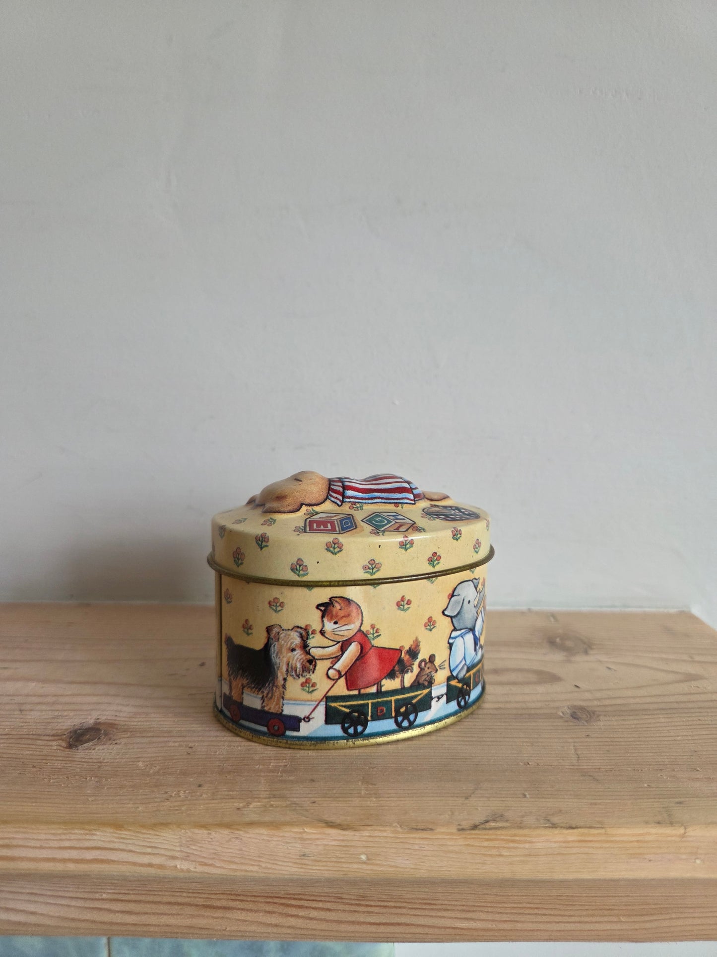 Vintage Childs Tin