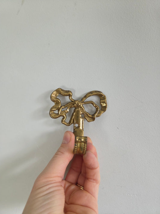 Brass Frilly Bow Hook