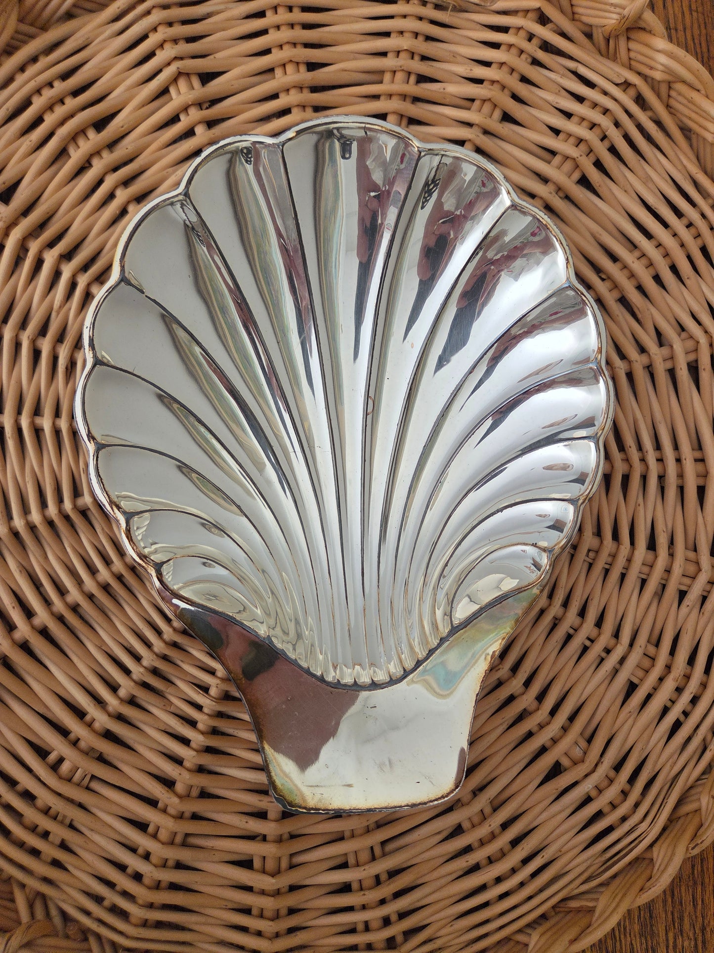 Large Silver Coloured Shell Dish or Bowl
