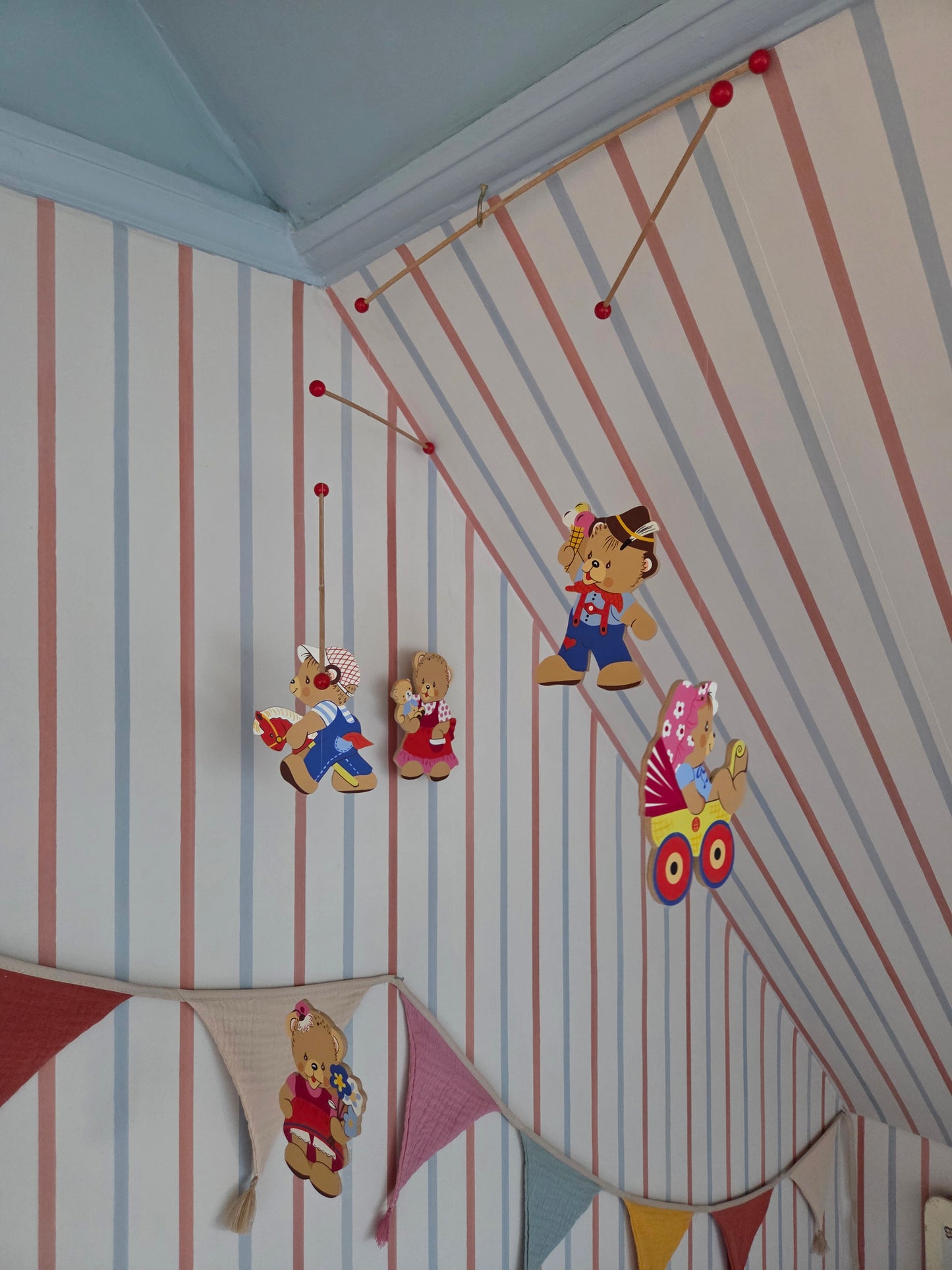 Vintage Mertenskunst Bear Mobile