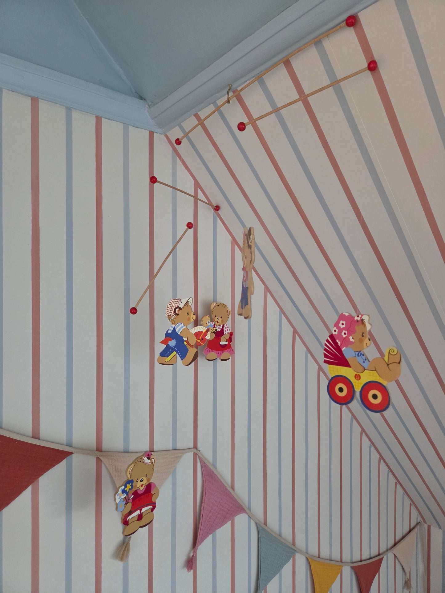 Vintage Mertenskunst Bear Mobile