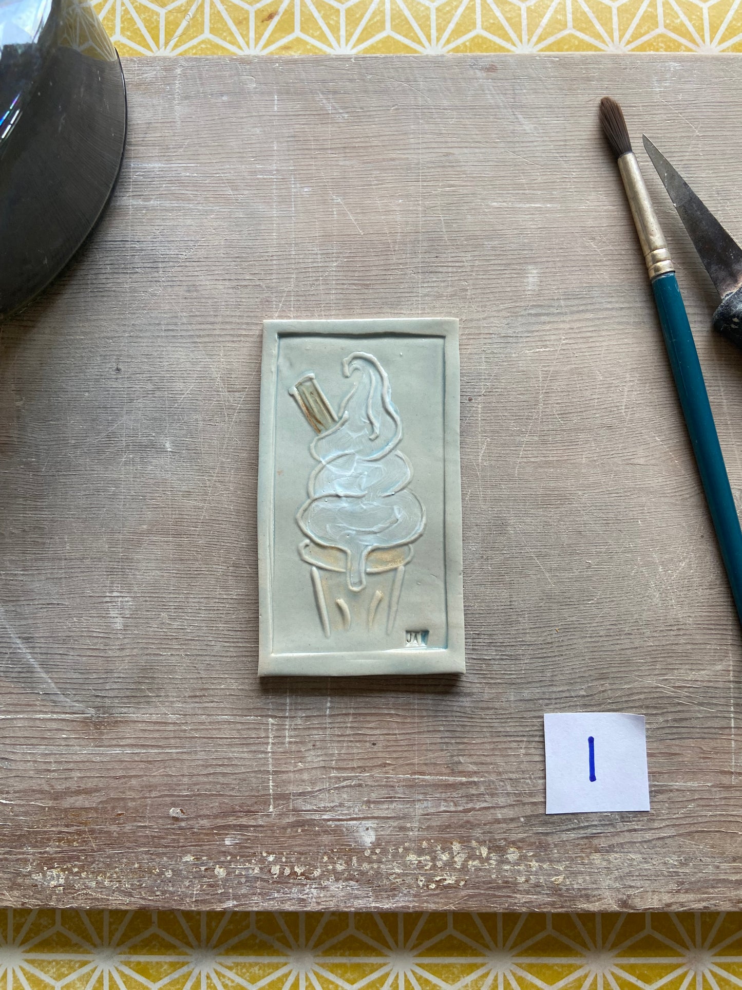 99 Flake 01 by JAW Ceramics