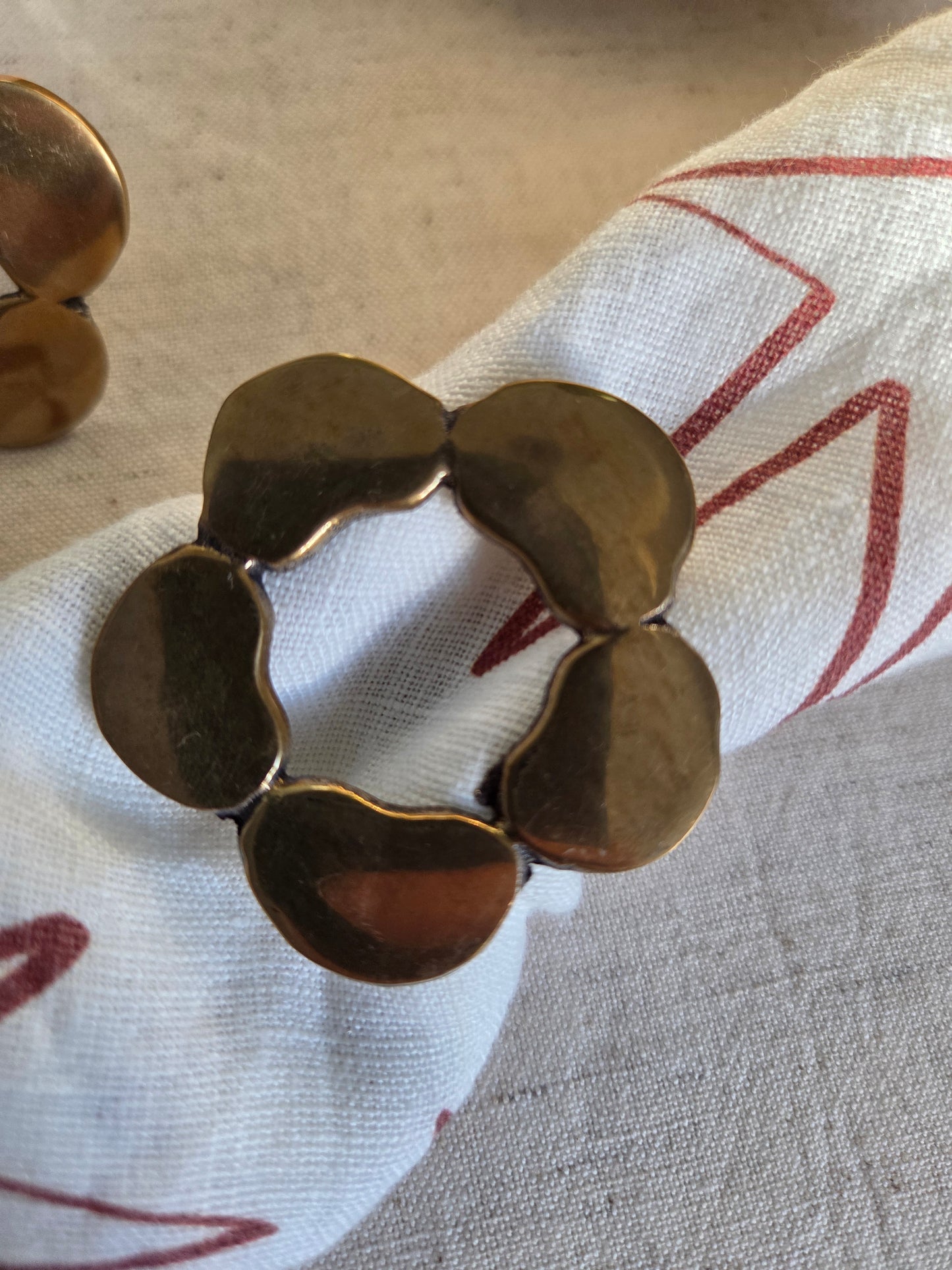 A Pair of 2 Brass Flower Vintage Napkin Rings