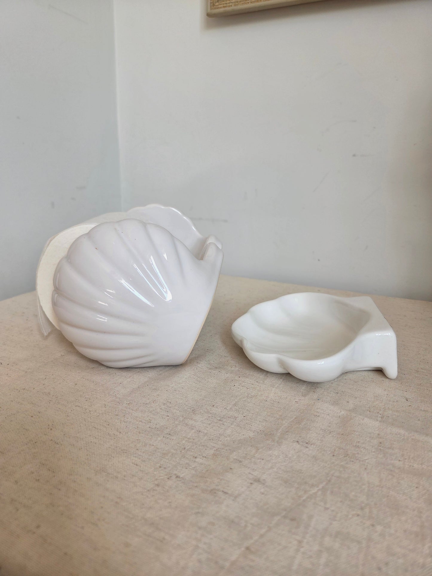 Ceramic Shell Toilet Roll Holder and Wall Mounted Soap Dish