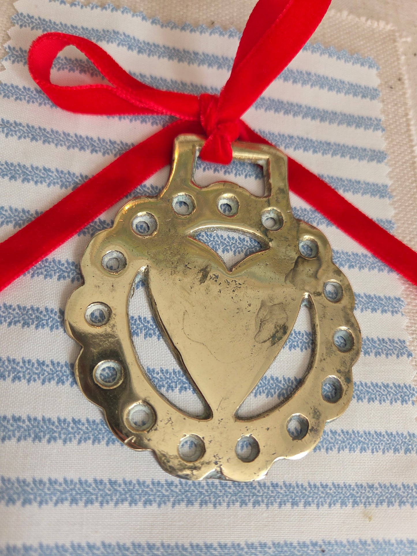 Scallop Edge Brass Heart Hanging Ornament