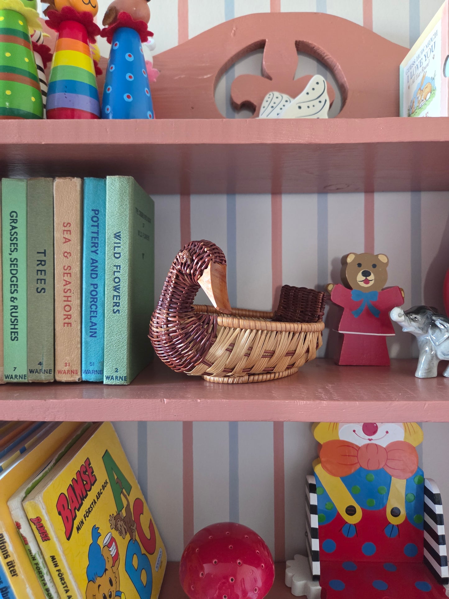 Small Vintage Wicker Duck Basket