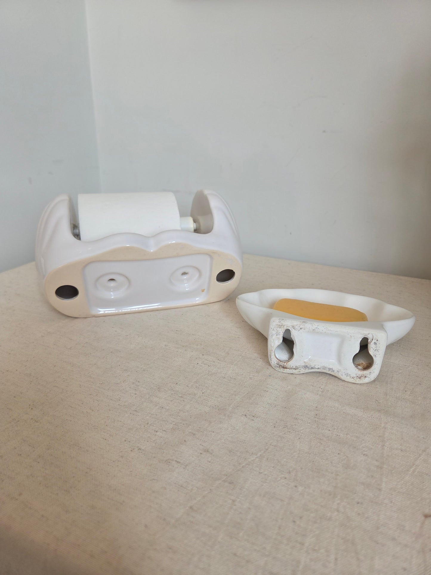 Ceramic Shell Toilet Roll Holder and Wall Mounted Soap Dish