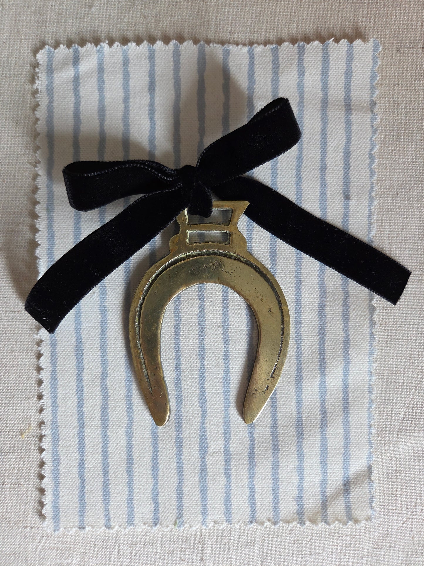Simple Lucky Horse Shoe Brass Wall Trinket