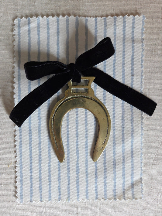 Simple Lucky Horse Shoe Brass Wall Trinket