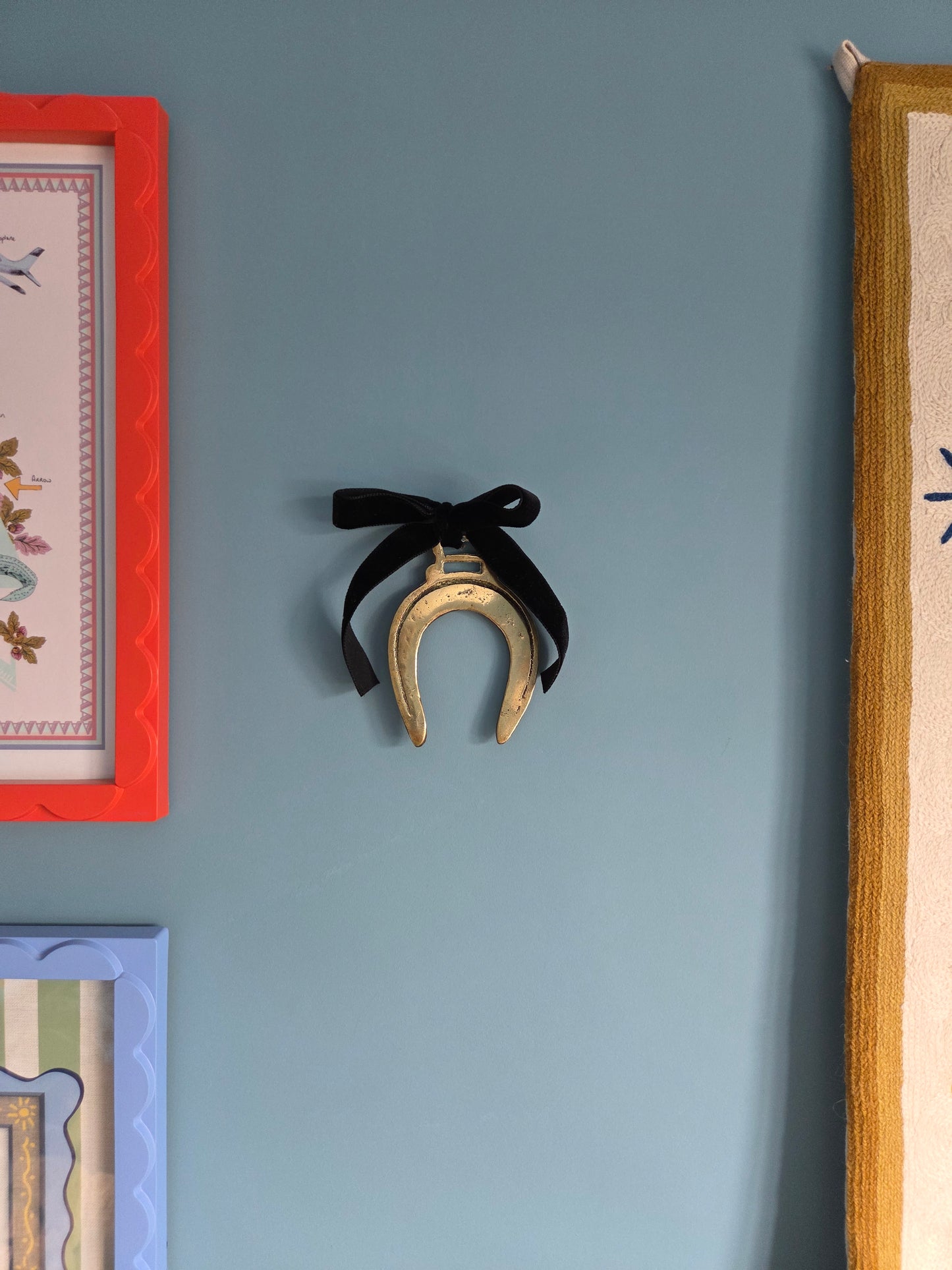 Simple Lucky Horse Shoe Brass Wall Trinket